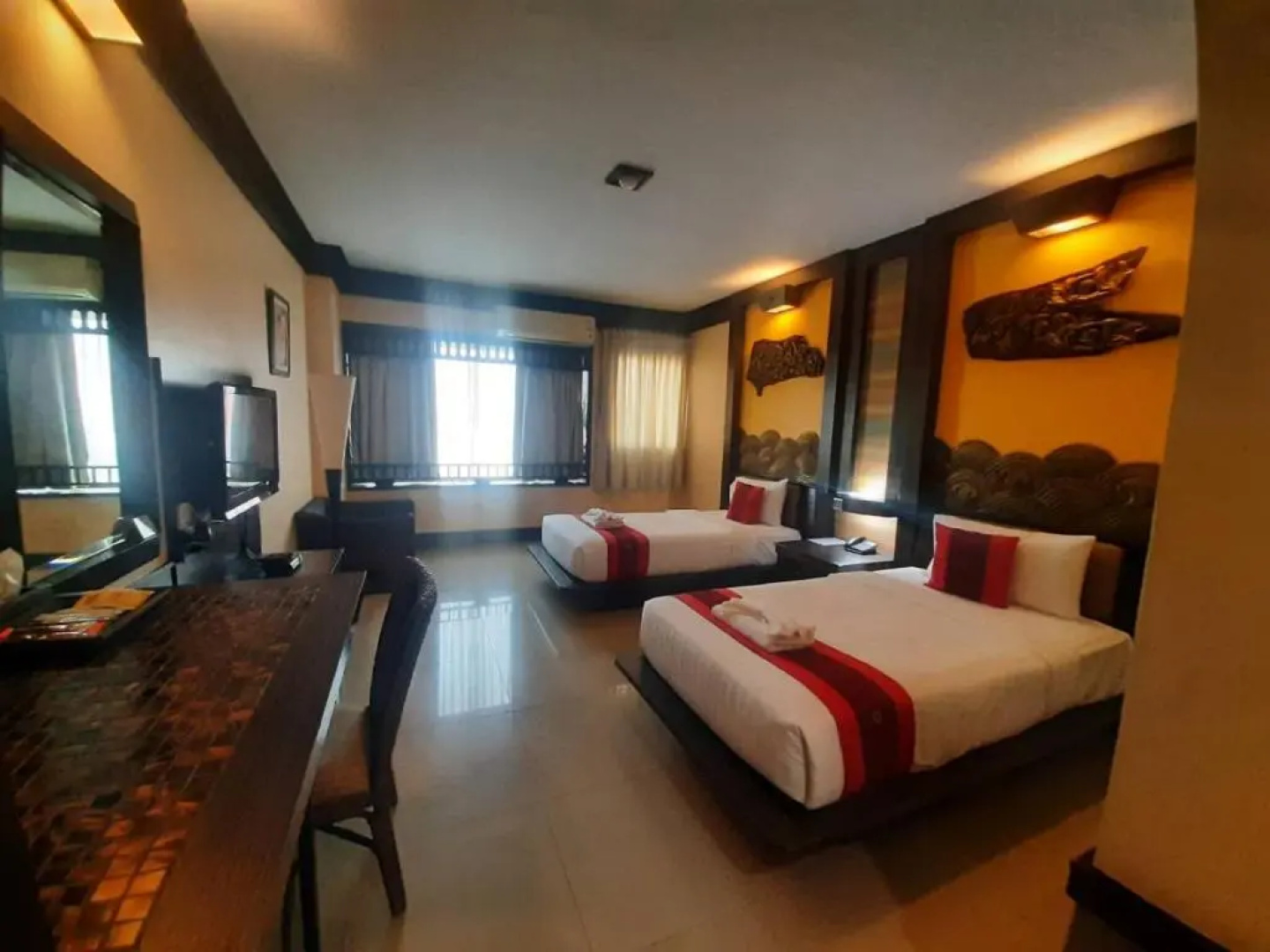 Ruean Phae Royal Park Hotel