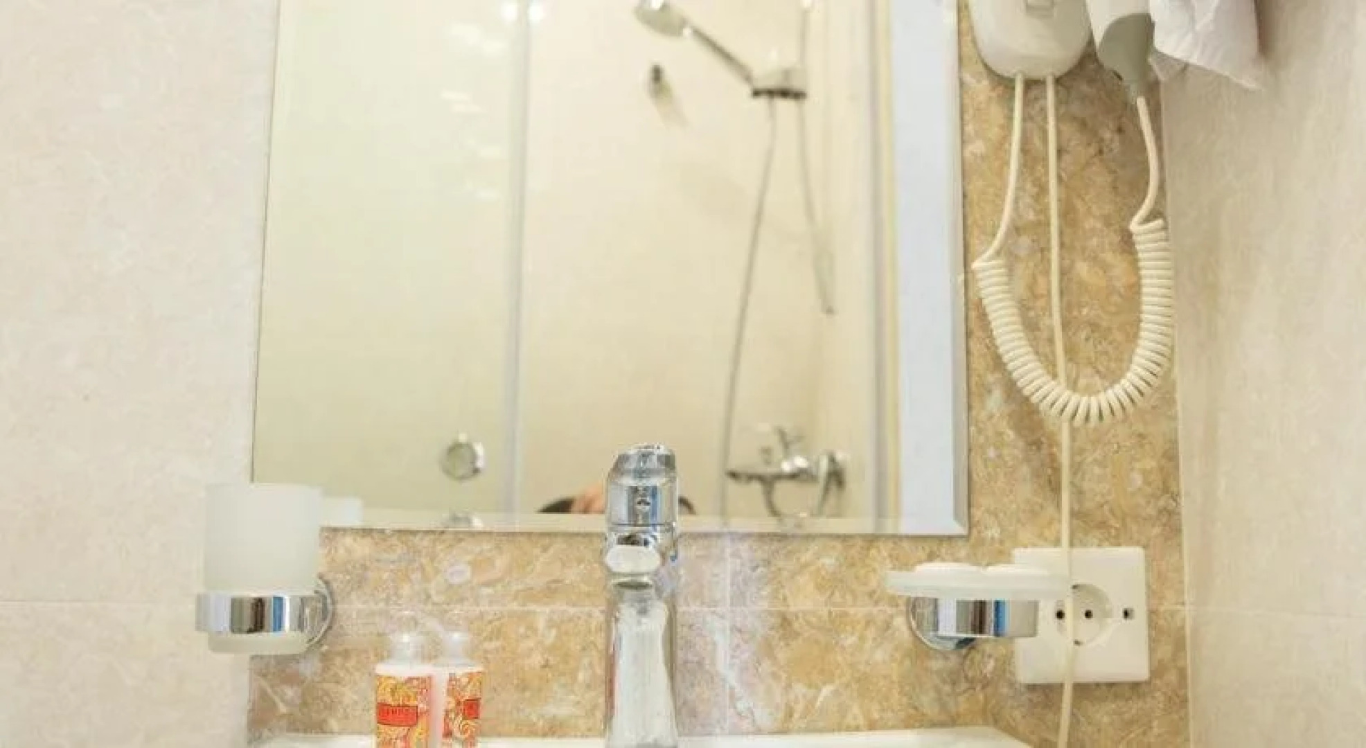 Отель City Walls