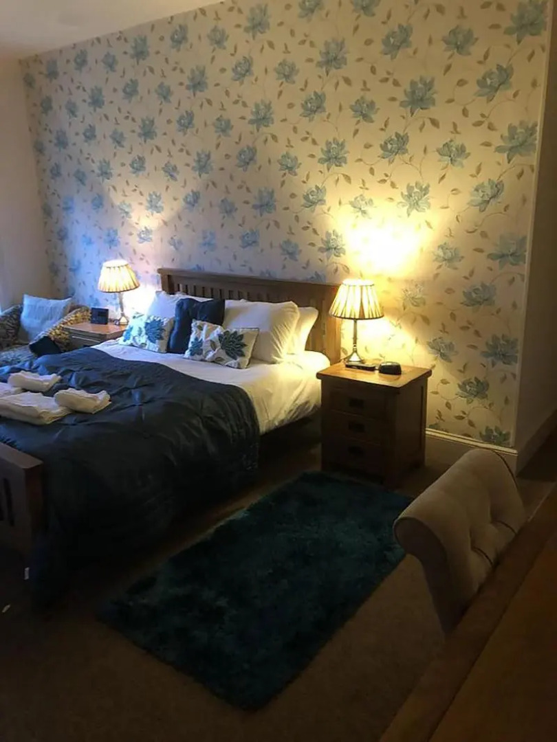 The Oakeley Arms Hotel