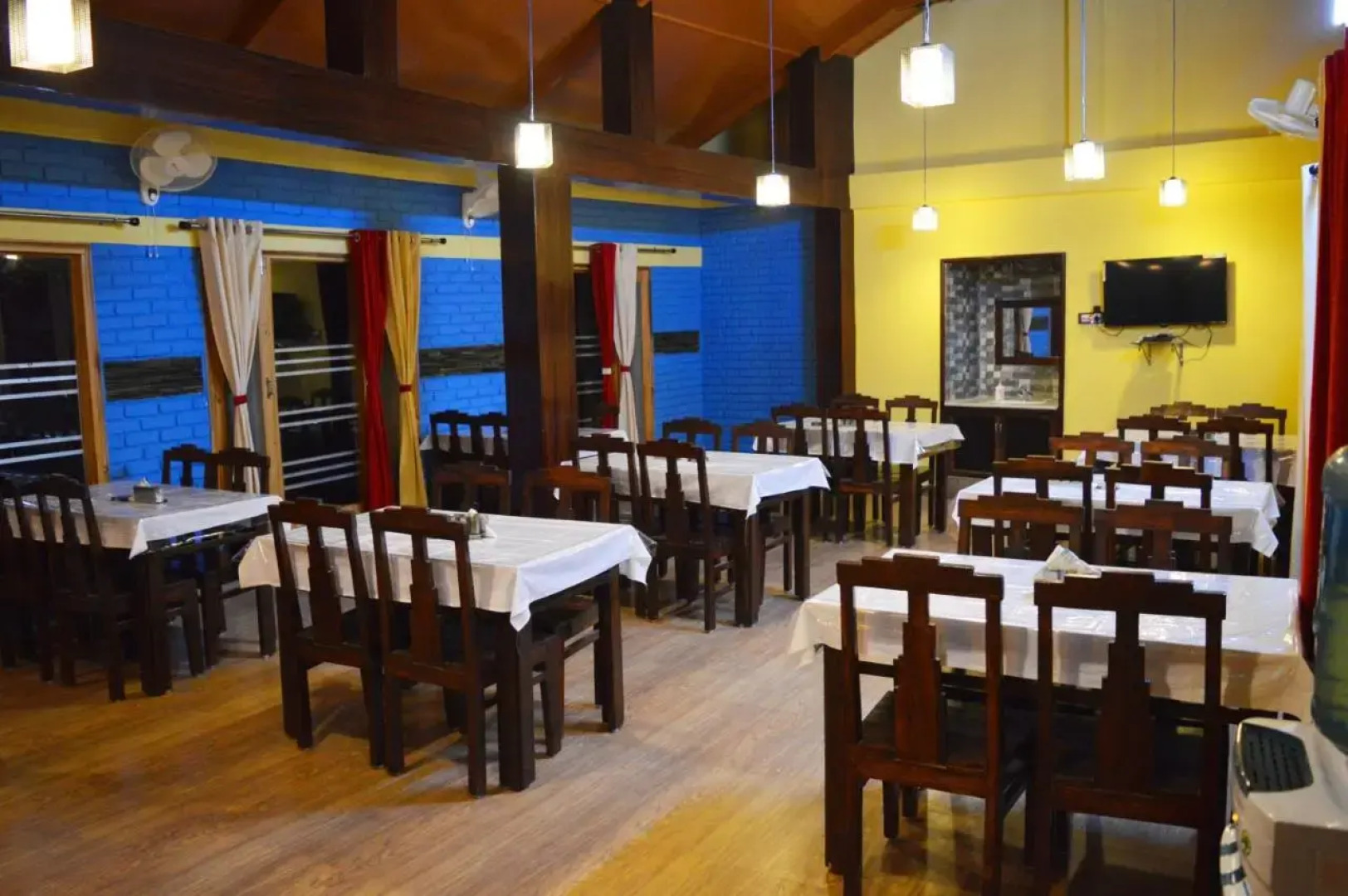 Hotel Burans And Restaurant