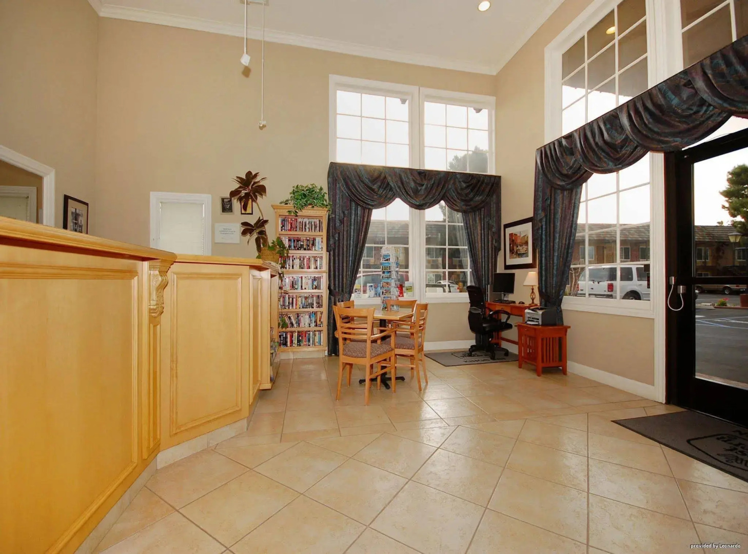 Studio 6 Corona, CA - West