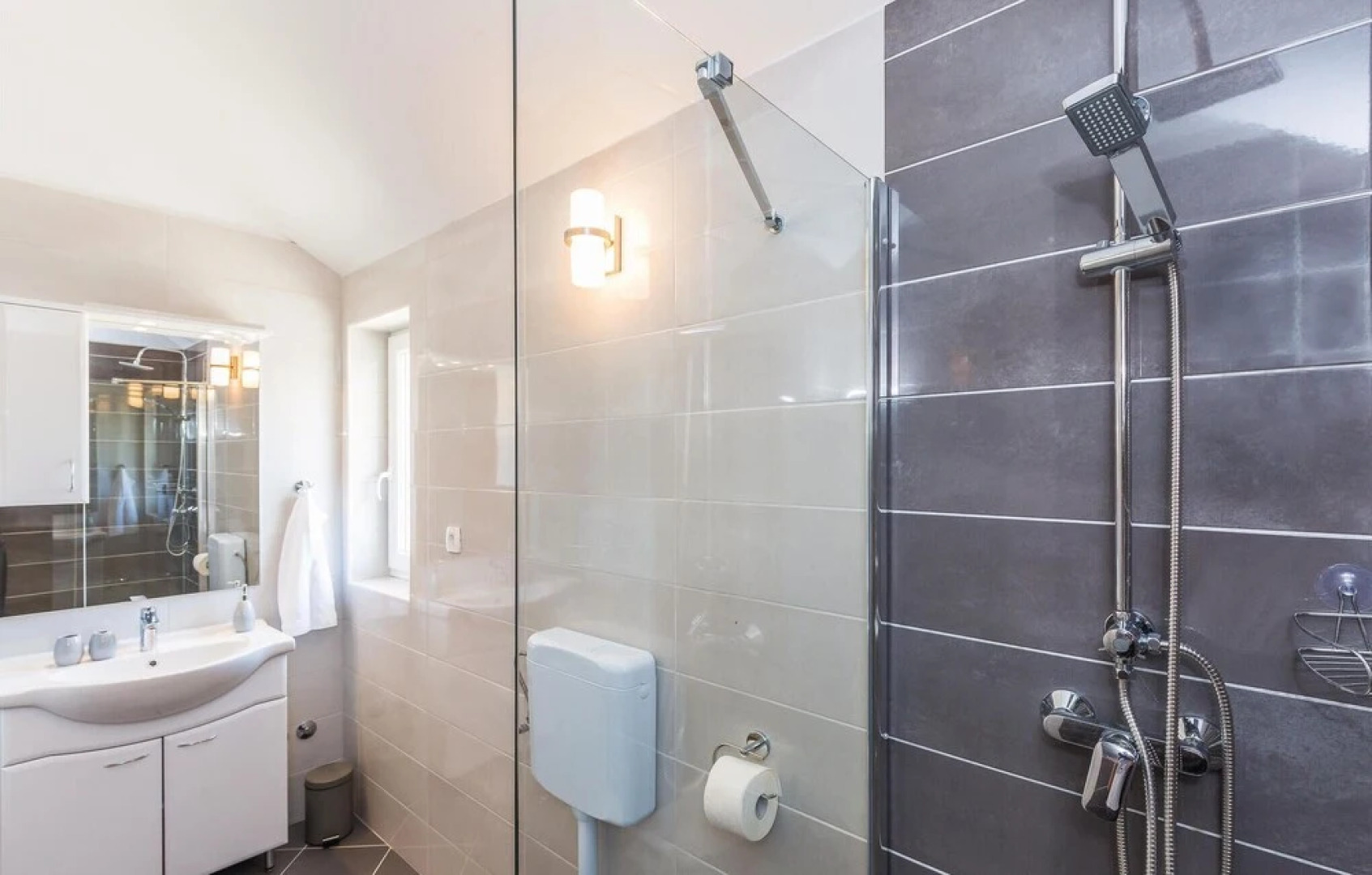 Awesome Home in Blato na Cetini With Wifi and 4 Bedrooms