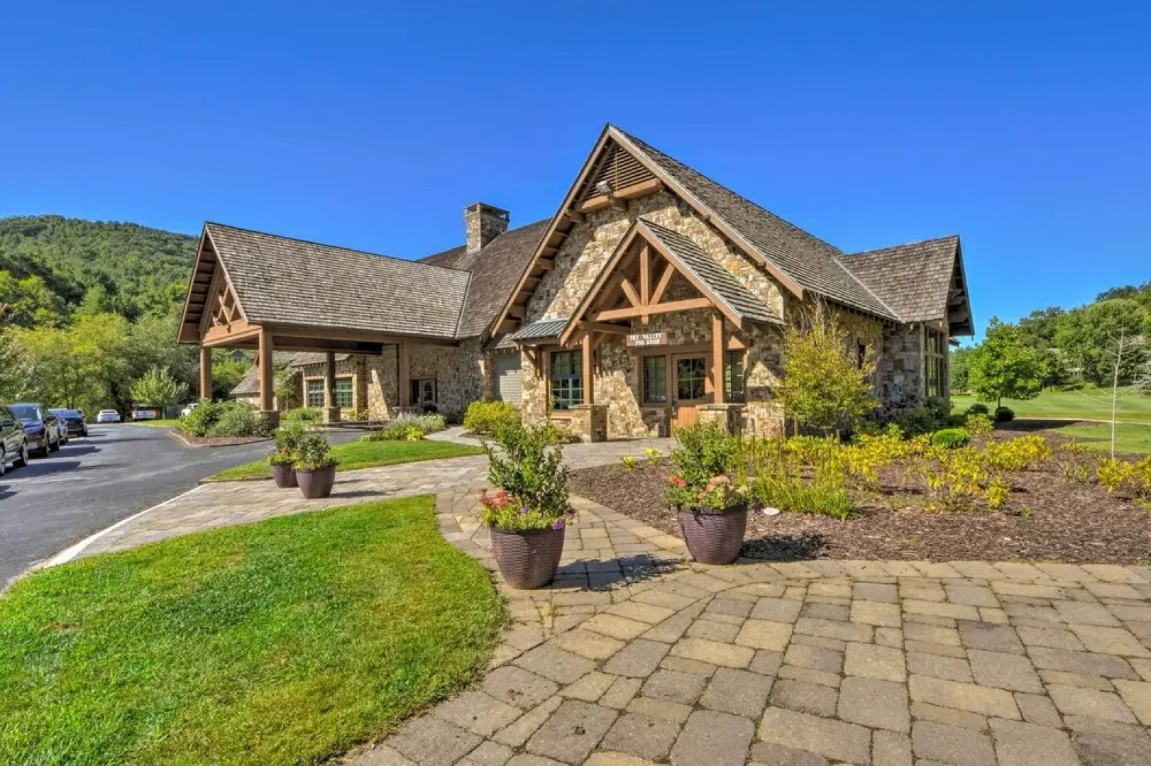 Charming Condo on Sky Valley Golf Course!