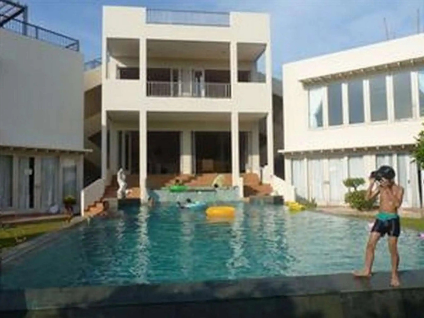 Blue Whale Sanctuary Hotel