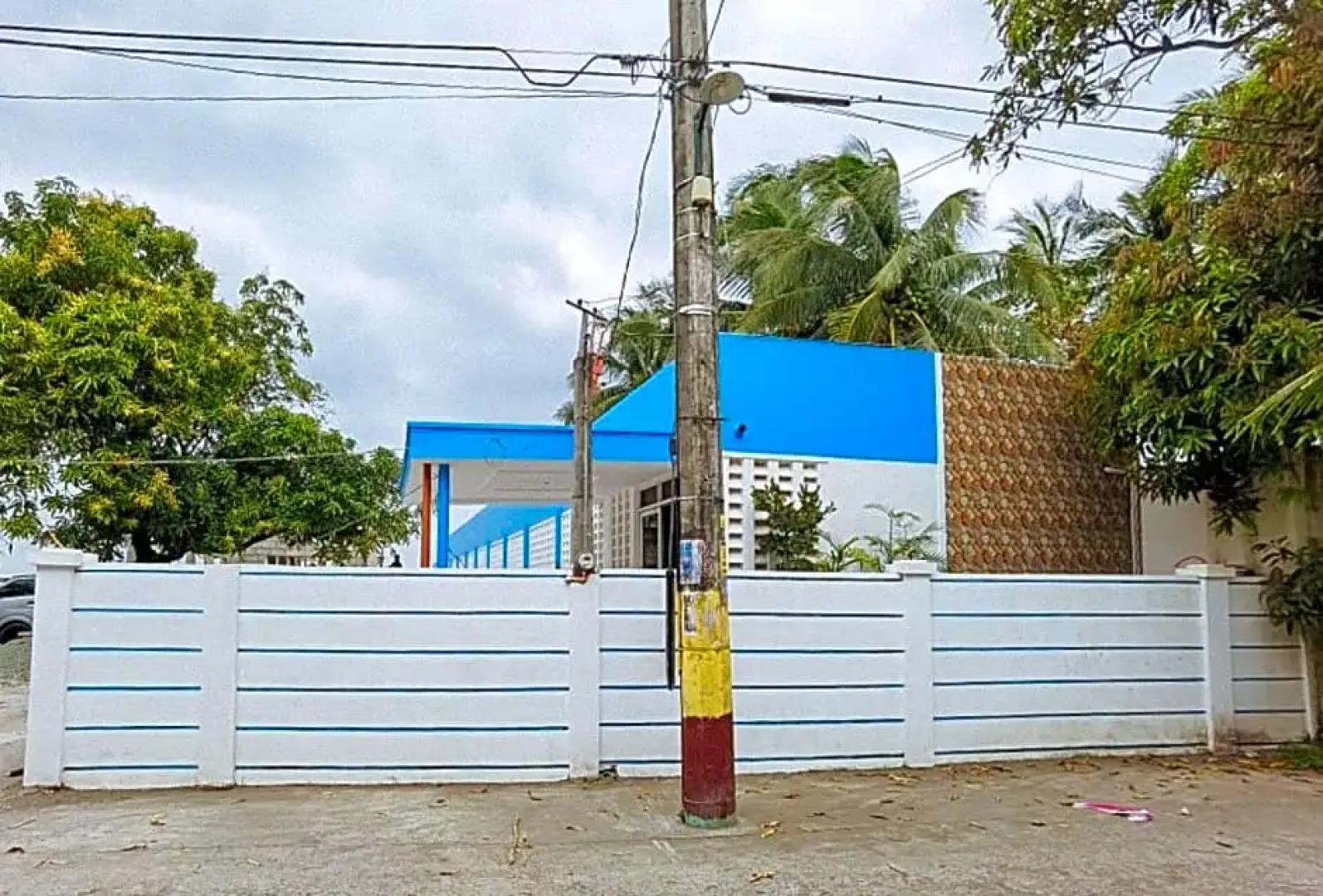 RedDoorz @ Don Martie Beach House Naic Cavite