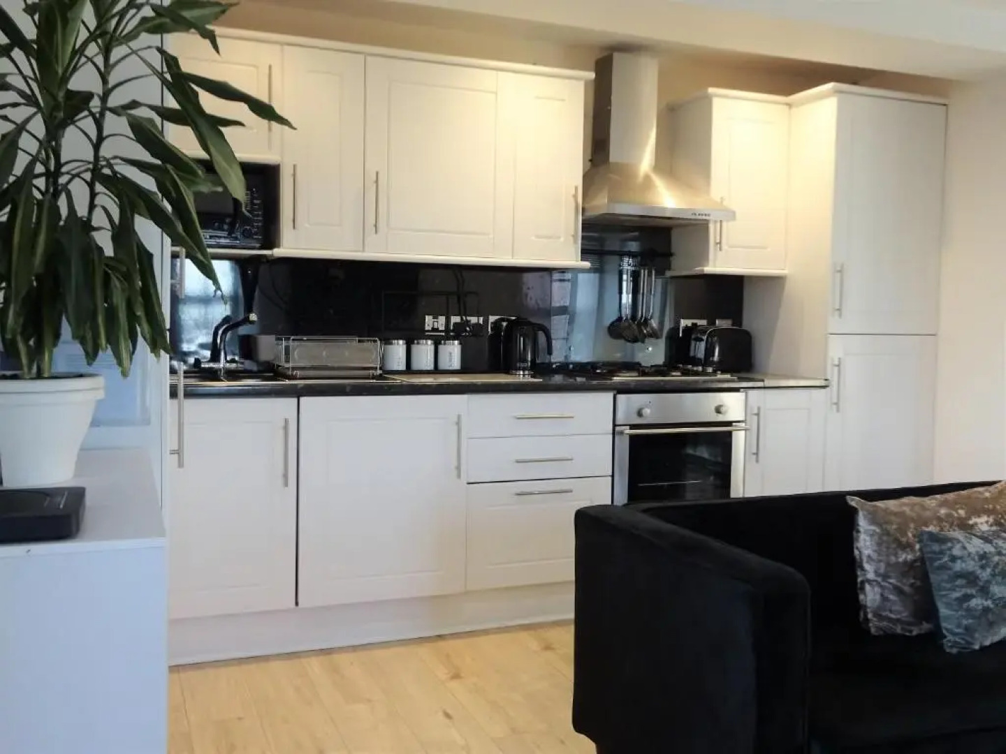 Wigan Central I 1 & 2 Bed Executive Apartments I Family Rooms I Private Balcony I Free Parking