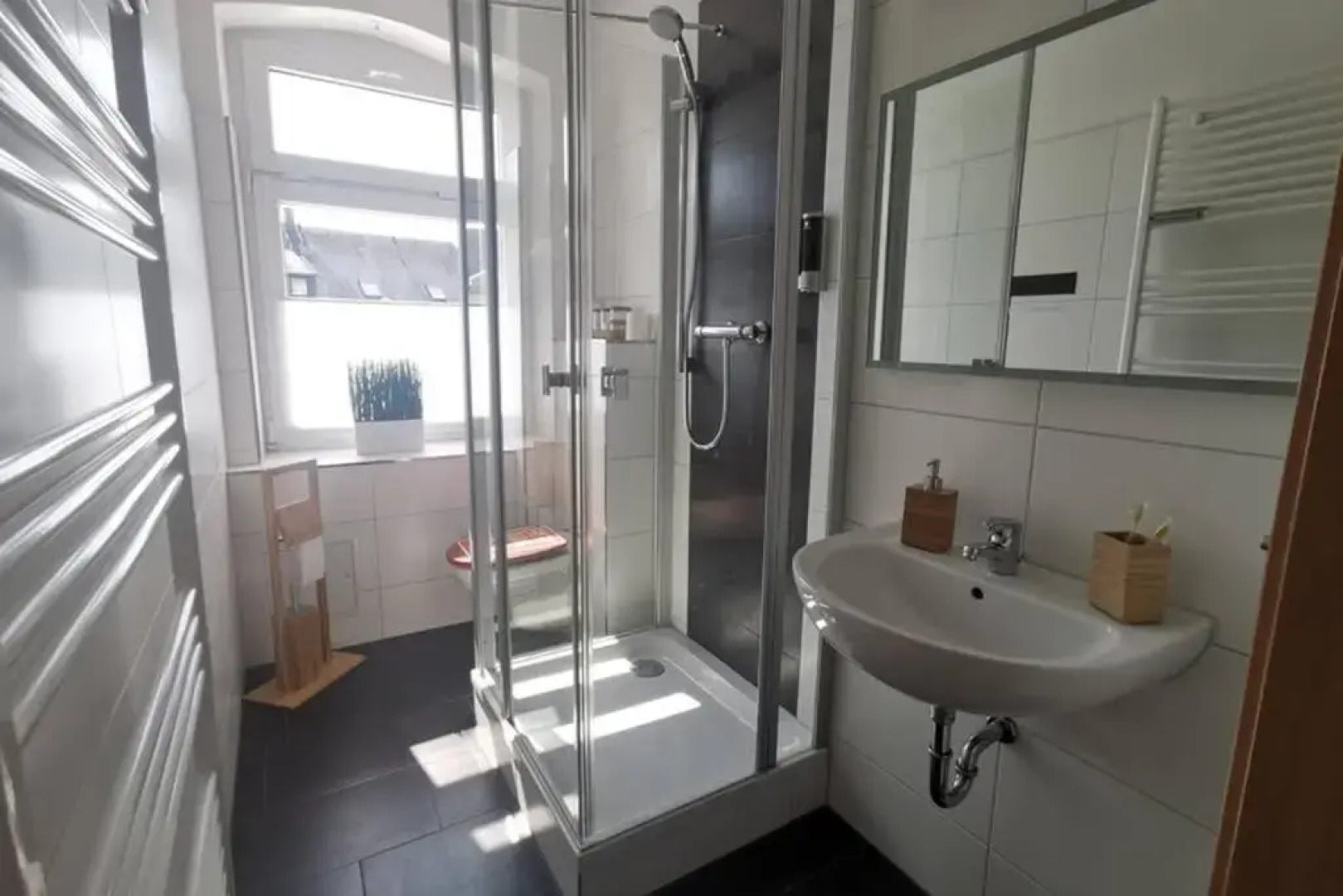 Stylish 4ZI Netflix, Kaffeetimer, WIFI, Parken