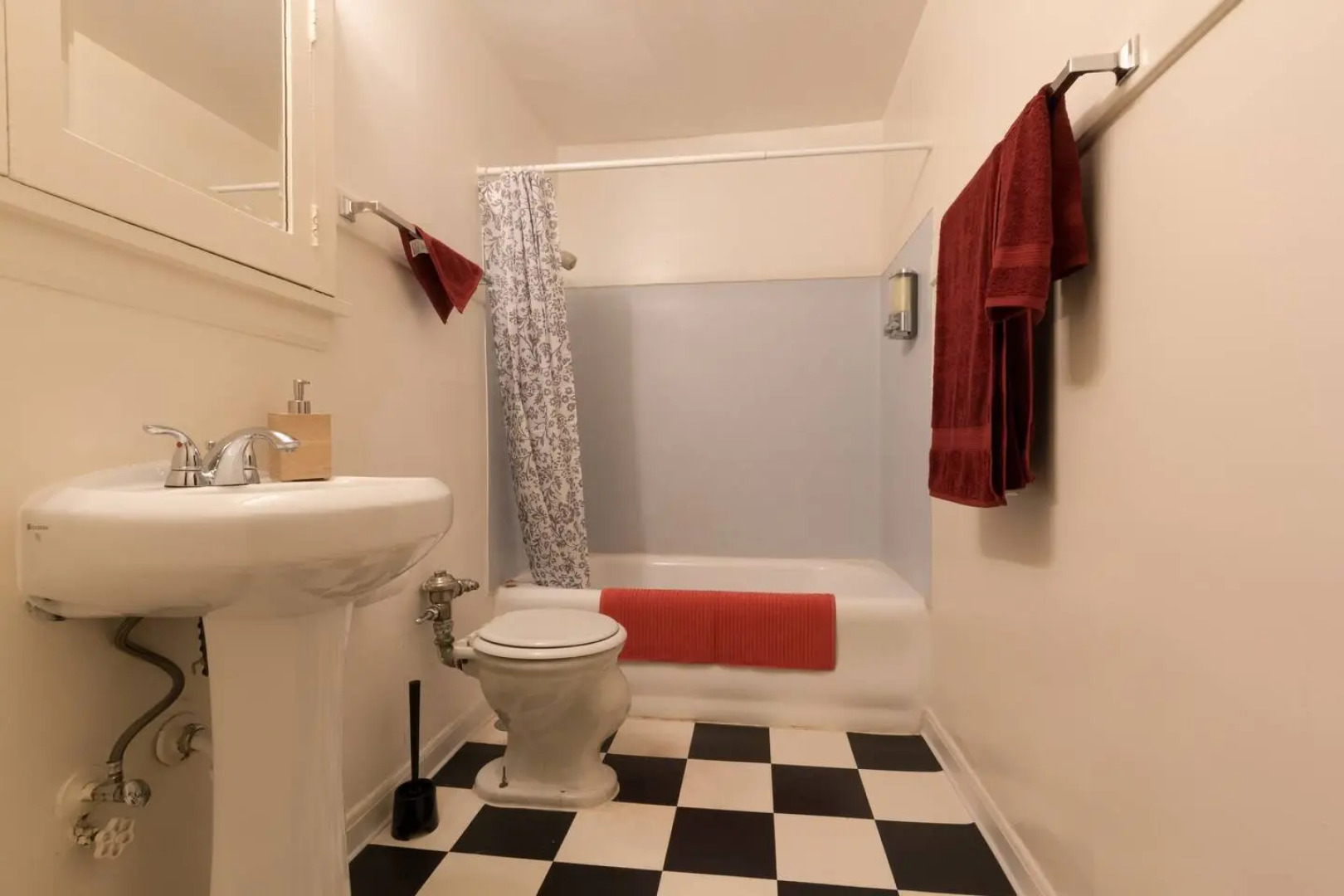 Condo in Historic Building - Long Term Stays Welcome!