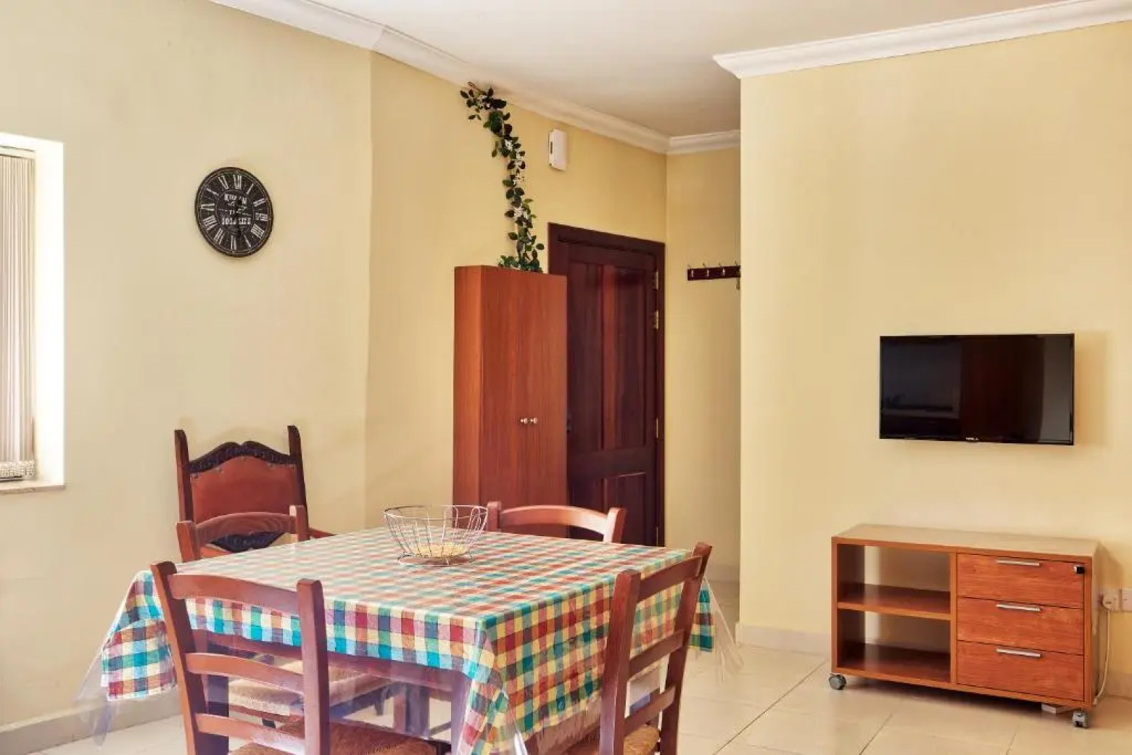 MS26 - Spacious Maisonette By The Sea