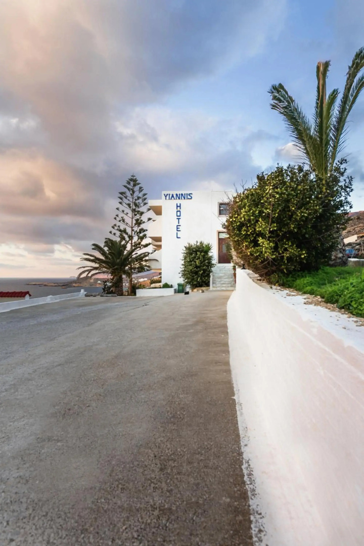 Yiannis Ηotel