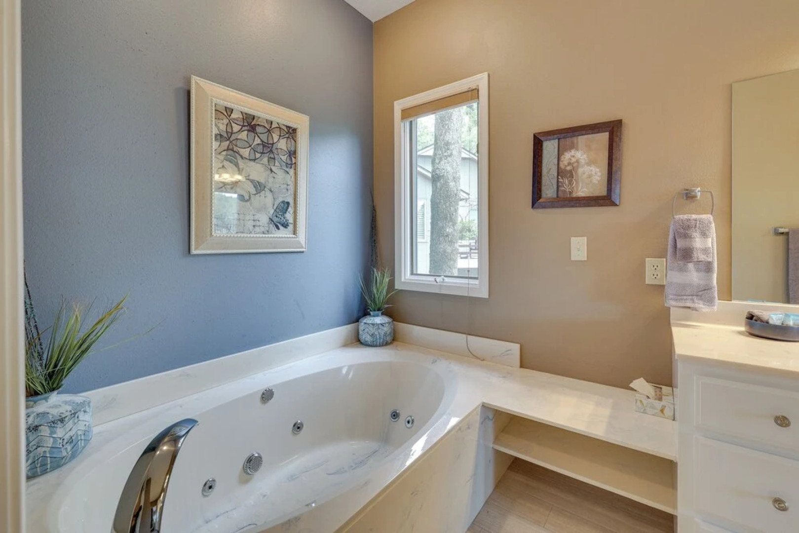 Bella Vista Home w/ Kayaks & Deck on Loch Lomond!