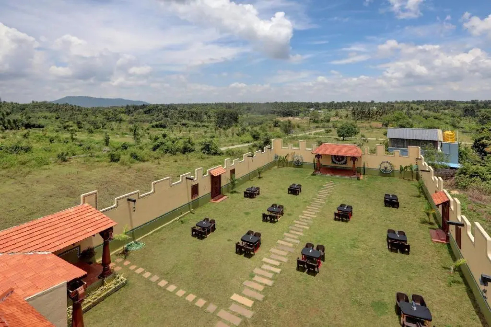 Flagship 93452 The Runway Inn Resort