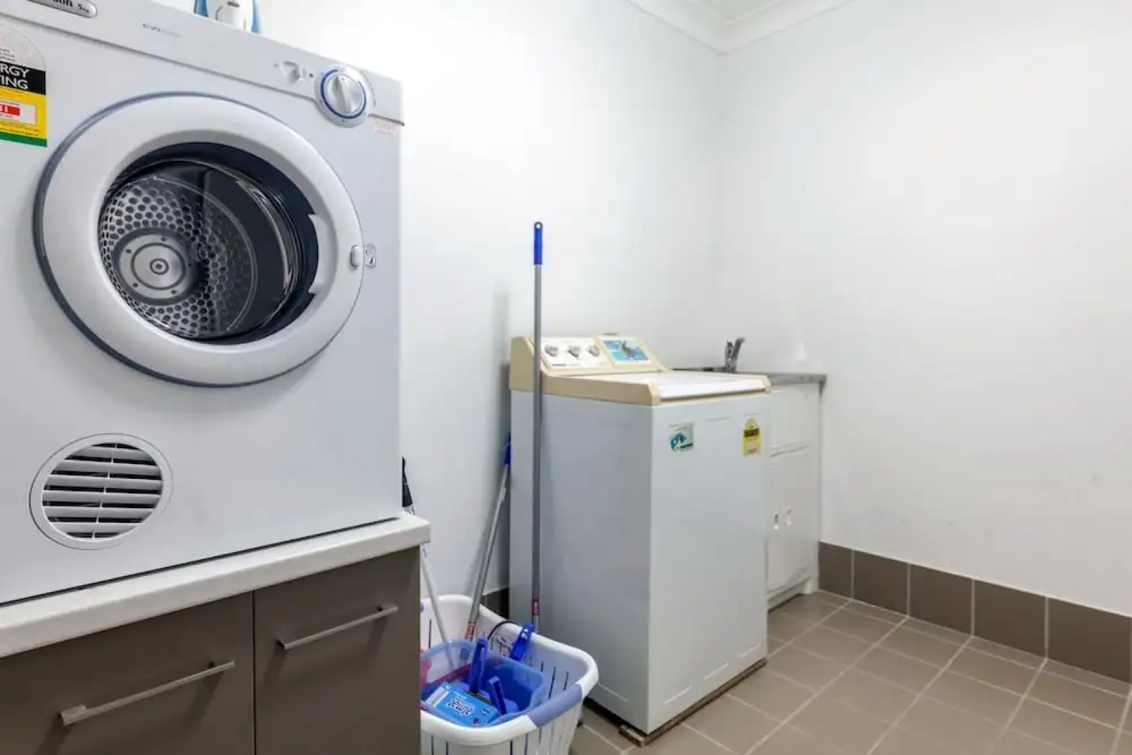 Beach House, Pacific Road, 1/20