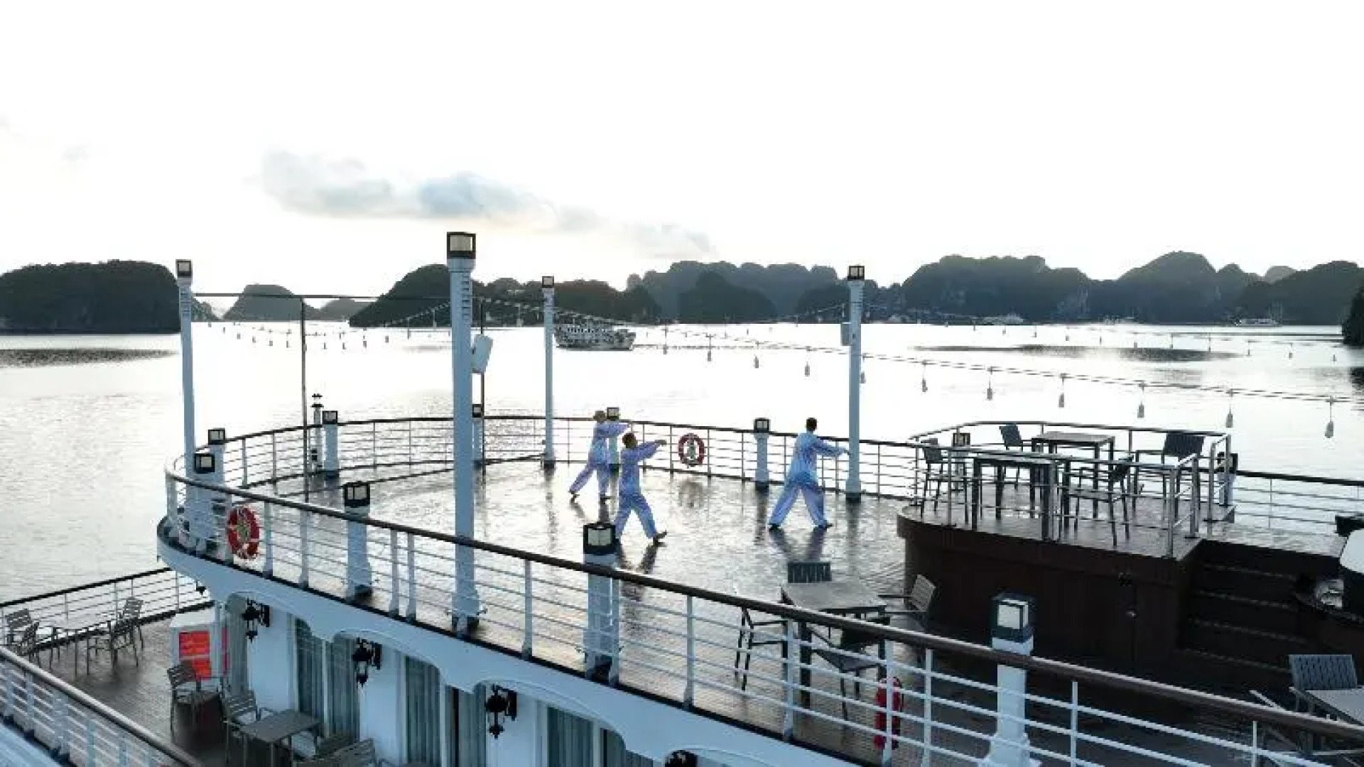 Paradise Grand Cruise Lan Ha Bay