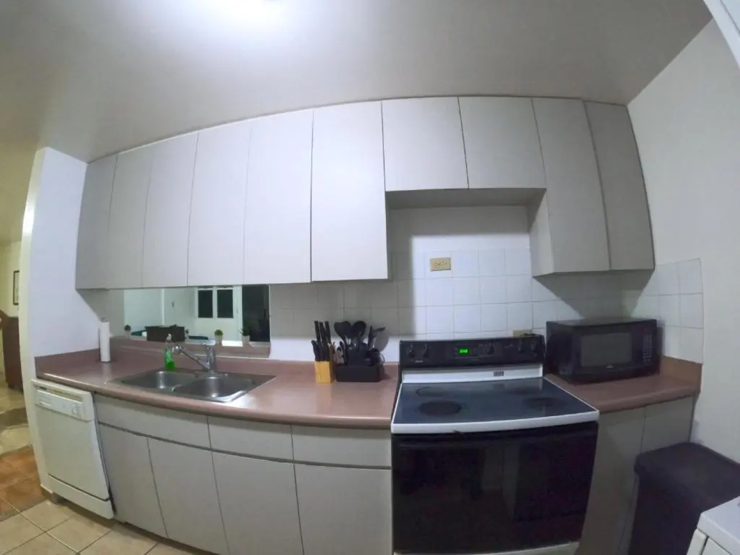 In Joyuda Beach, Apartment with Pool & Basketball Court