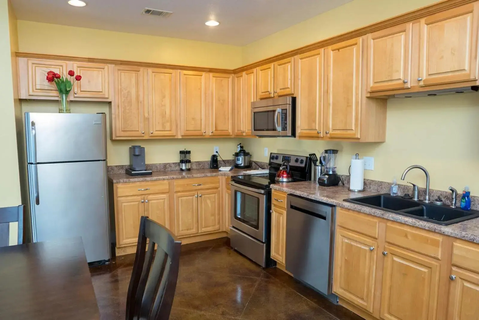 Gorgeous 3 Beds 2 Bath Home Perfect for Long Stays -E-