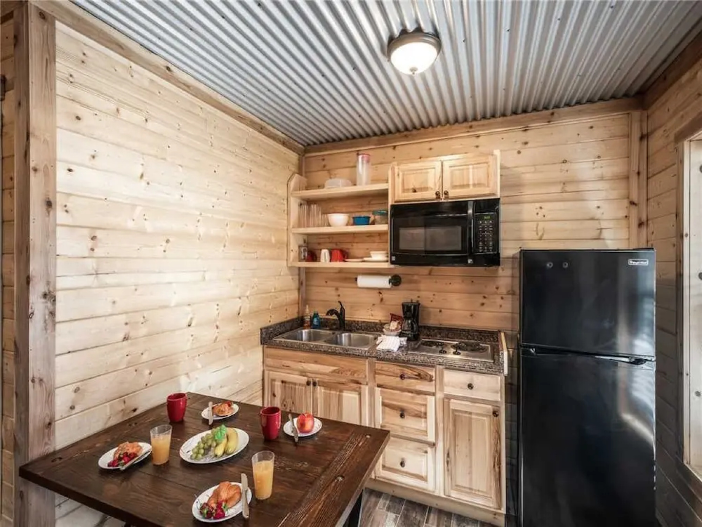 Eagle Creek Complex, Six Cabins, Indoor Heated Pool, Sleeps 28