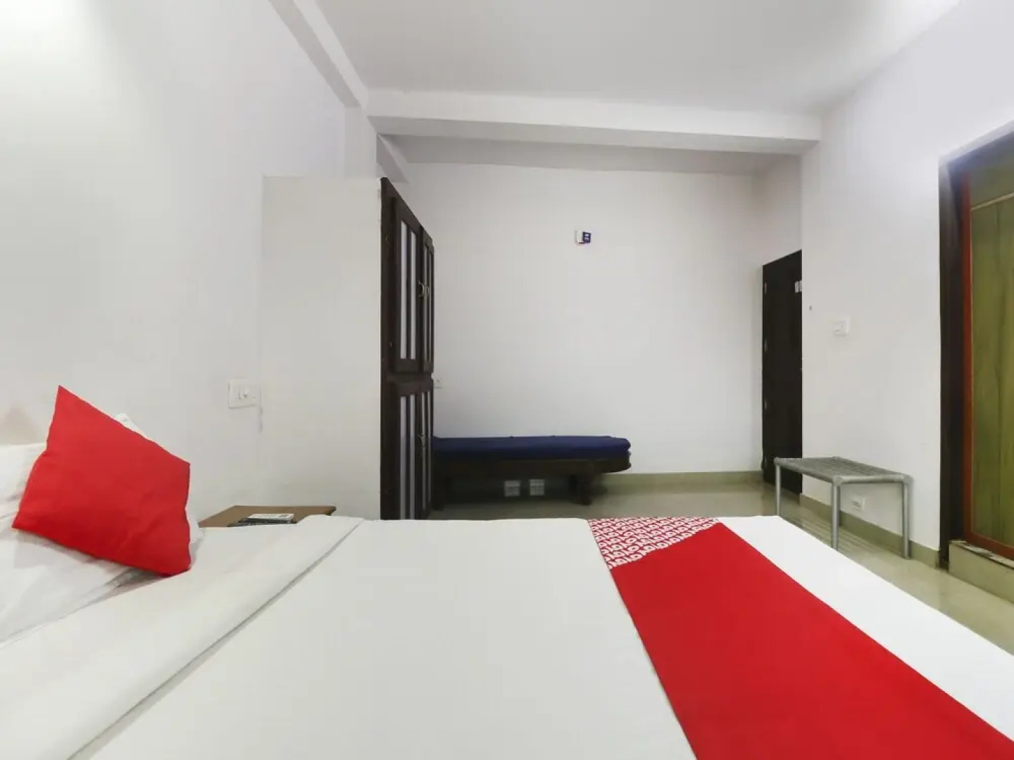 OYO 61270 313s Royal Suites