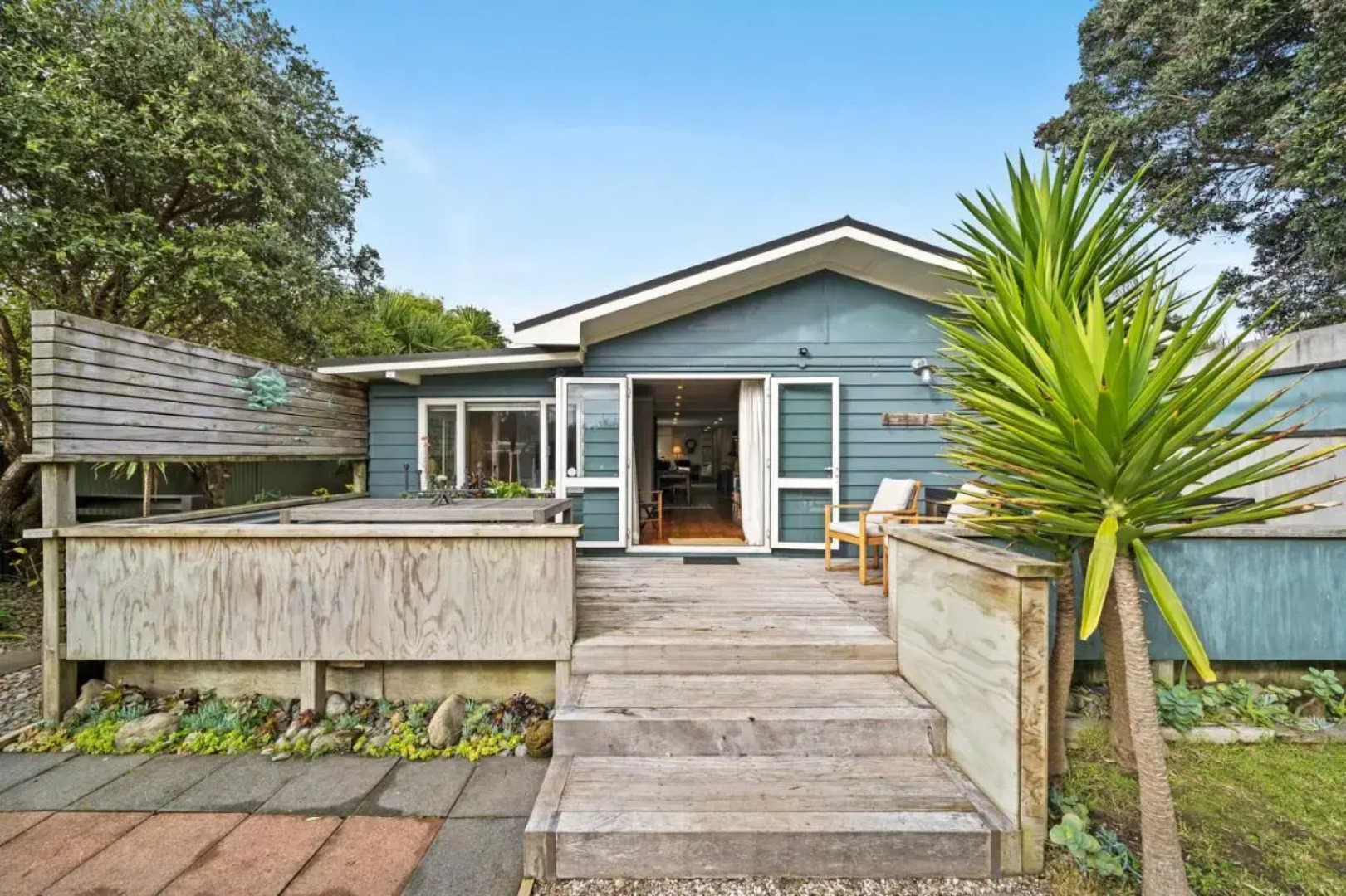 The Long House - Waikanae Holiday Home
