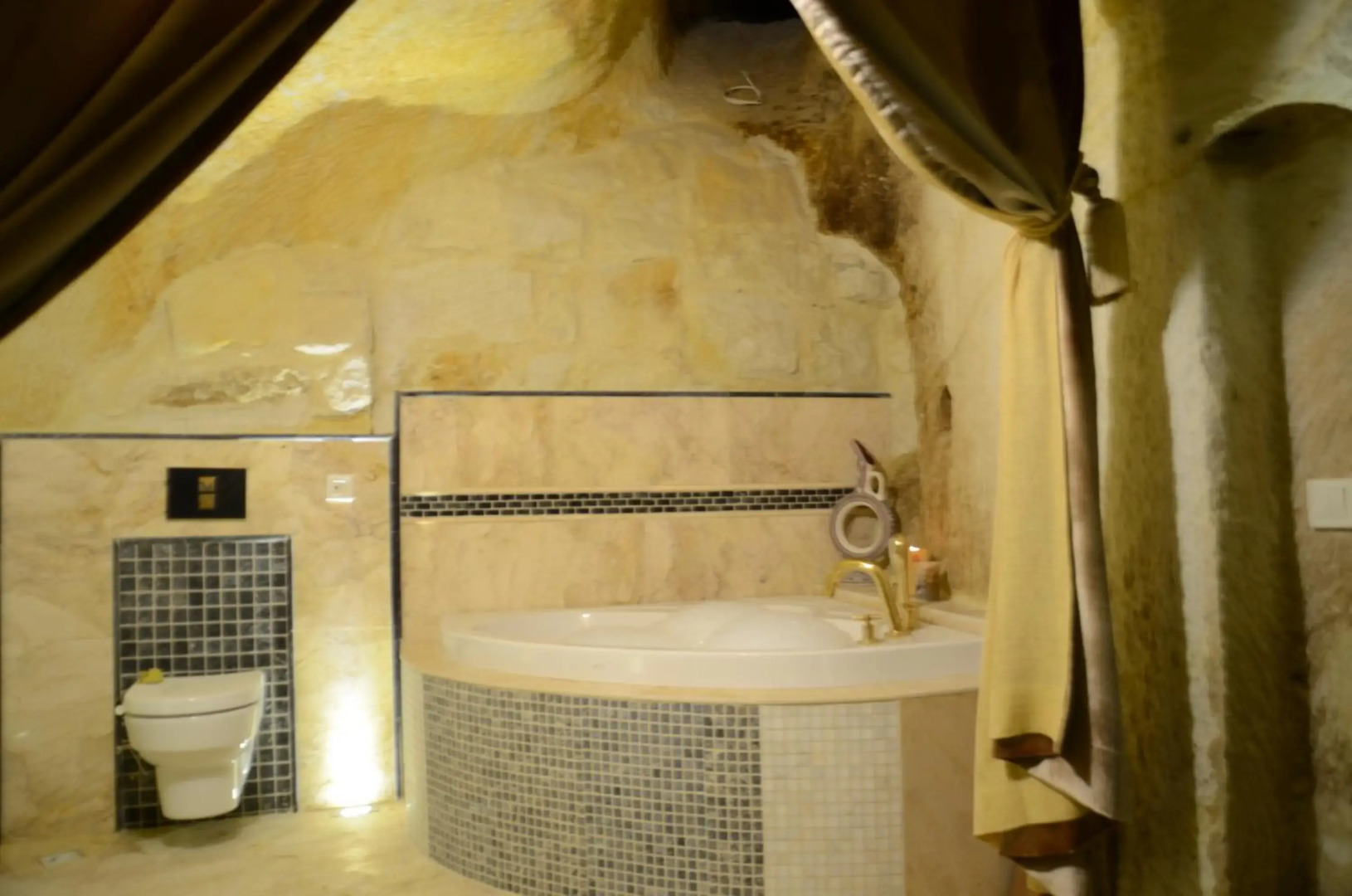 Golden Cave Suites