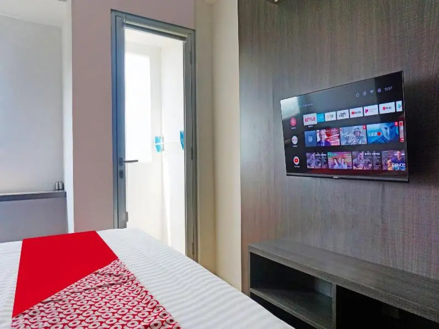 San San Rooms Gunung Putri Square