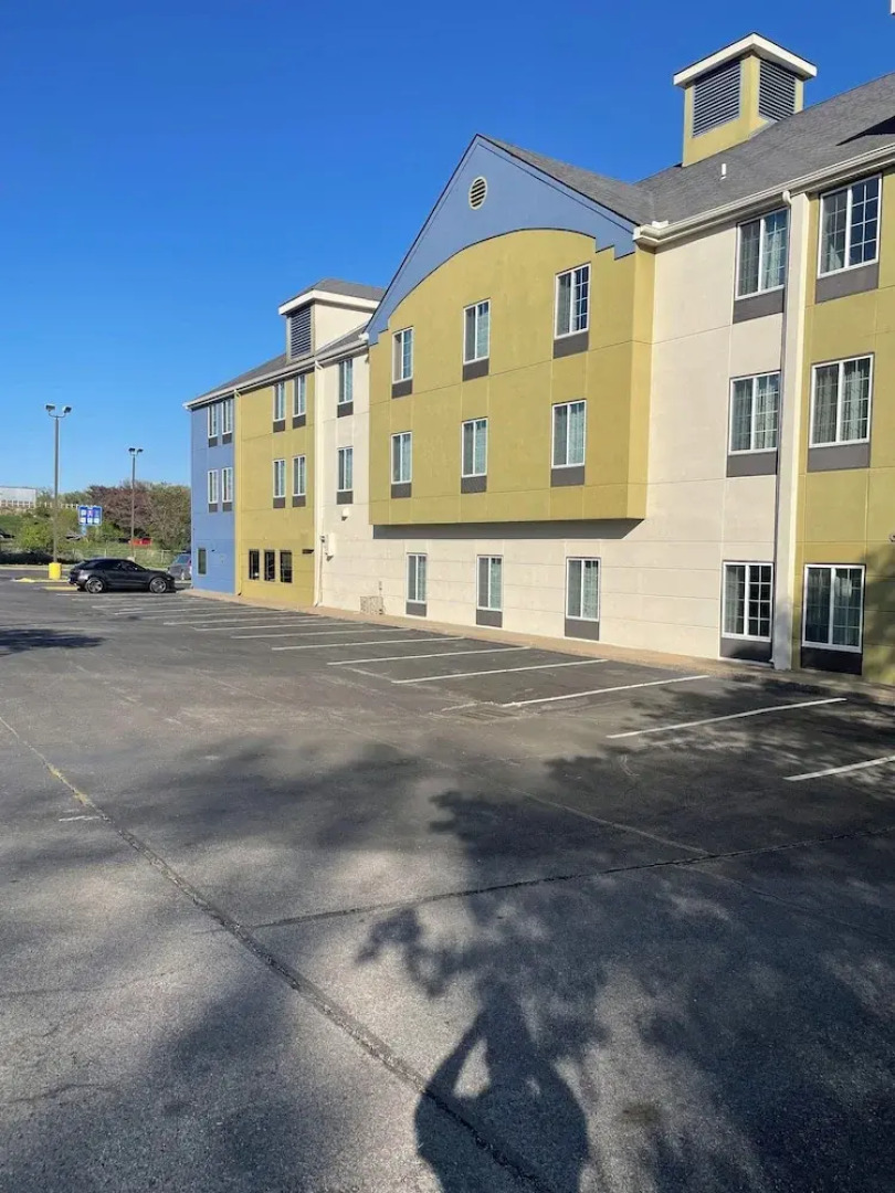 Red Lion Inn & Suites Blue Springs