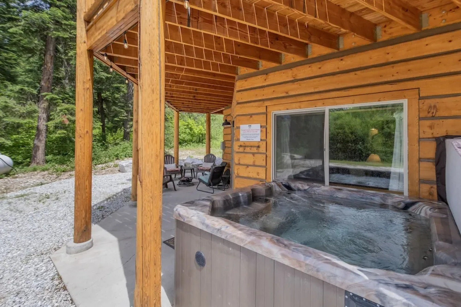 Bearfoot Chalet 3 Bedroom Home by NW Comfy Cabins