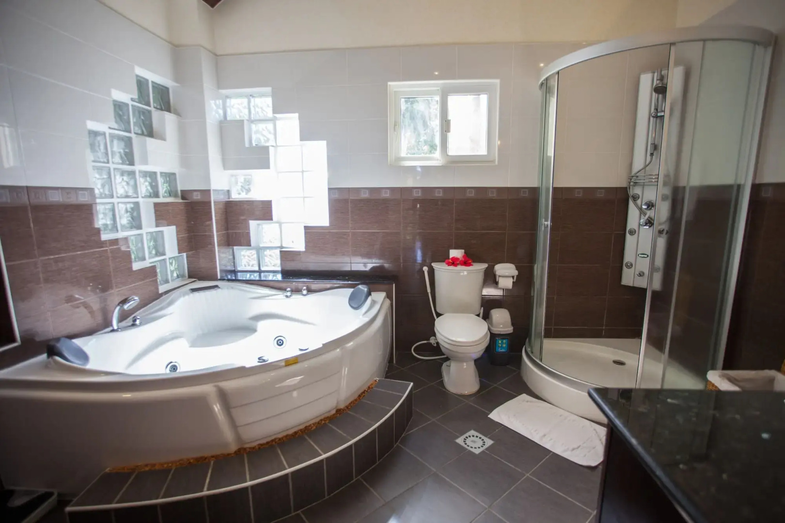 Pura Vida Beach & Dive Resort