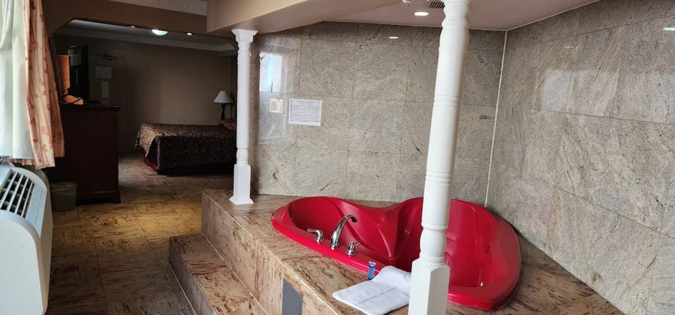 Townhouse Inn & Suites