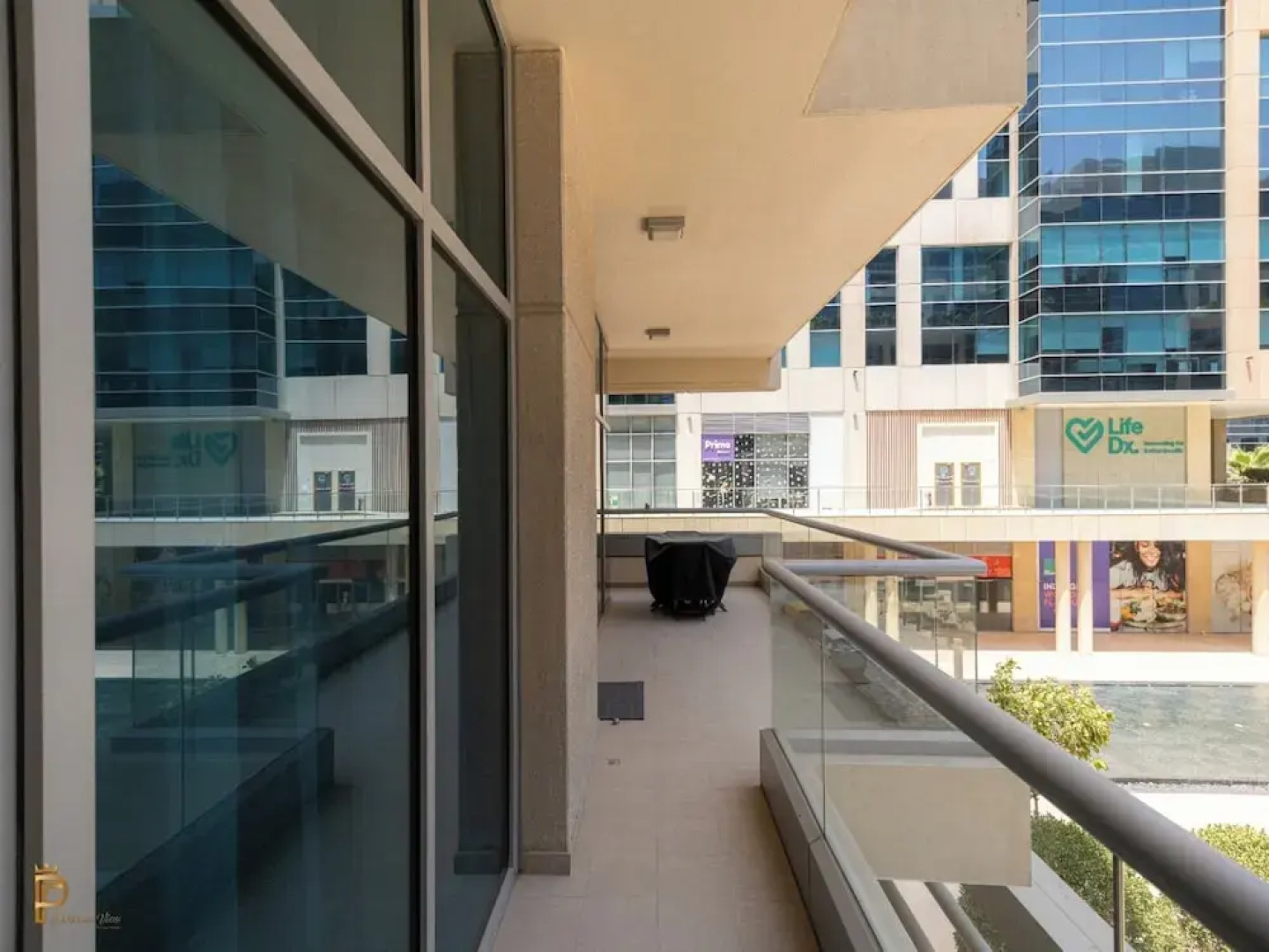 Large Modern 1-Bedroom in Bay Square 9