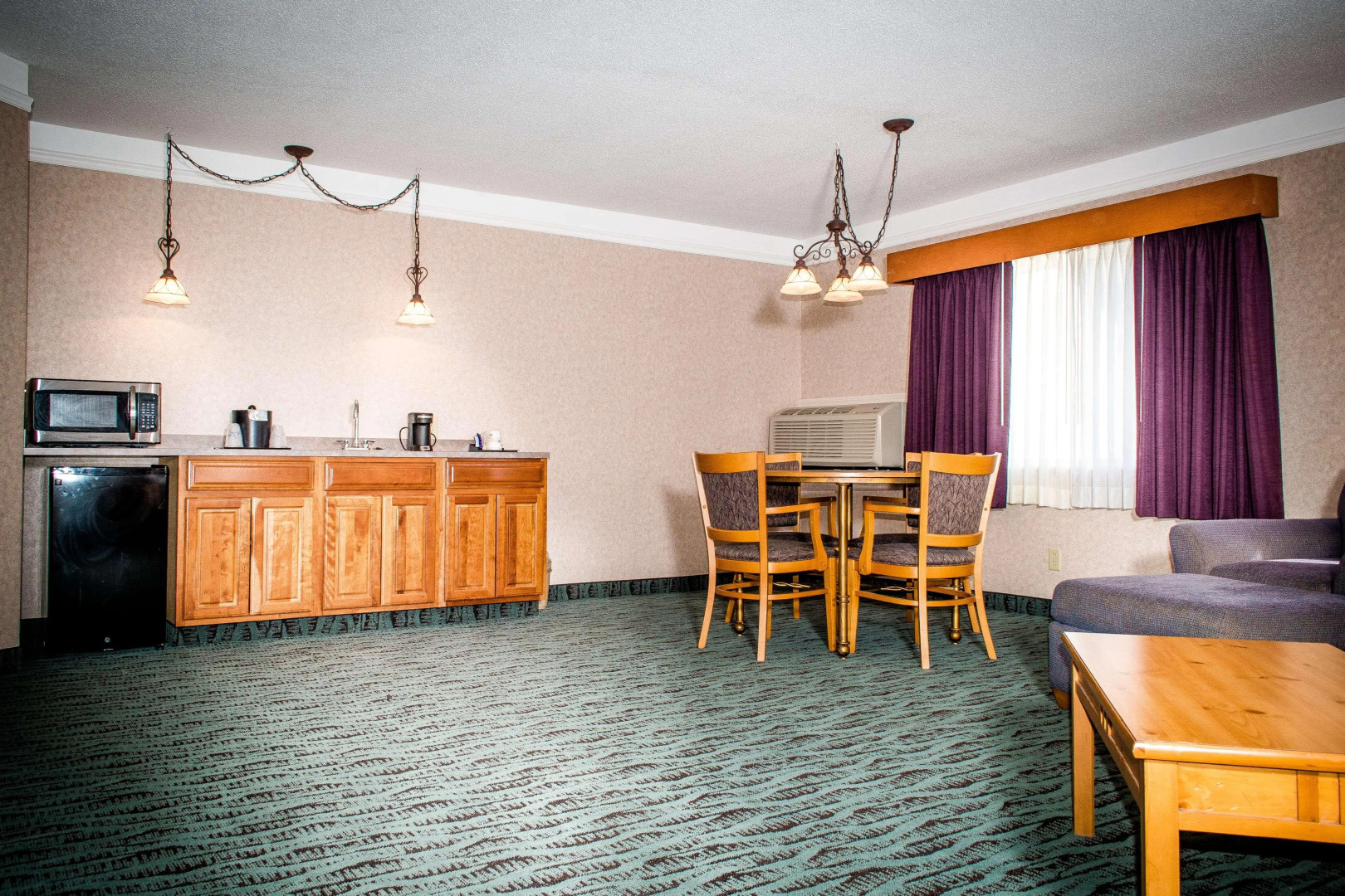 Best Western Plus Executive Court Inn & Conference Center