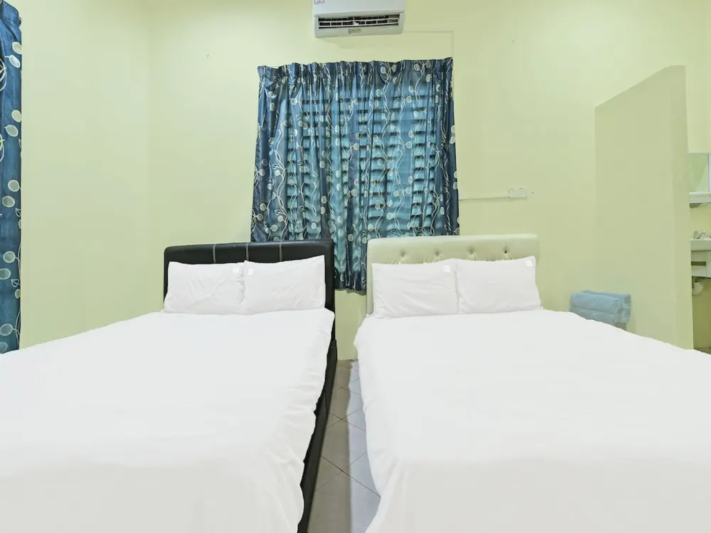 Oyo 90596 Casaria Inn