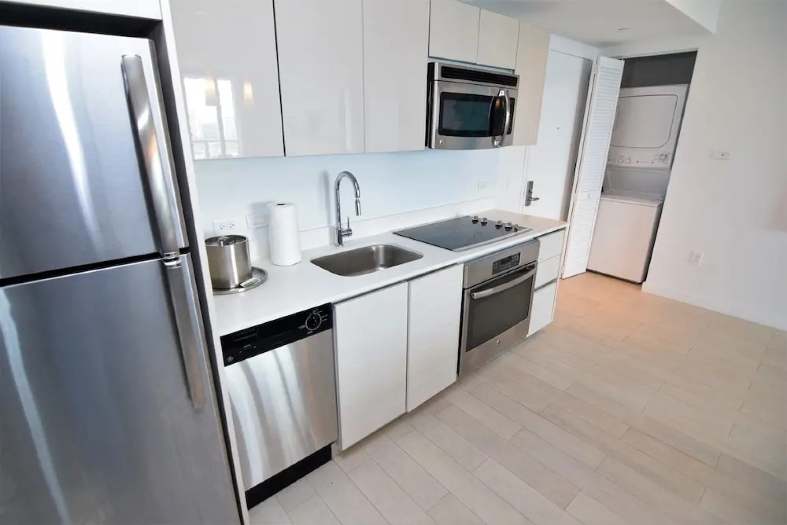 Stunning Bay Views 2 Bed 2 Bath Residence @ Beachwalk