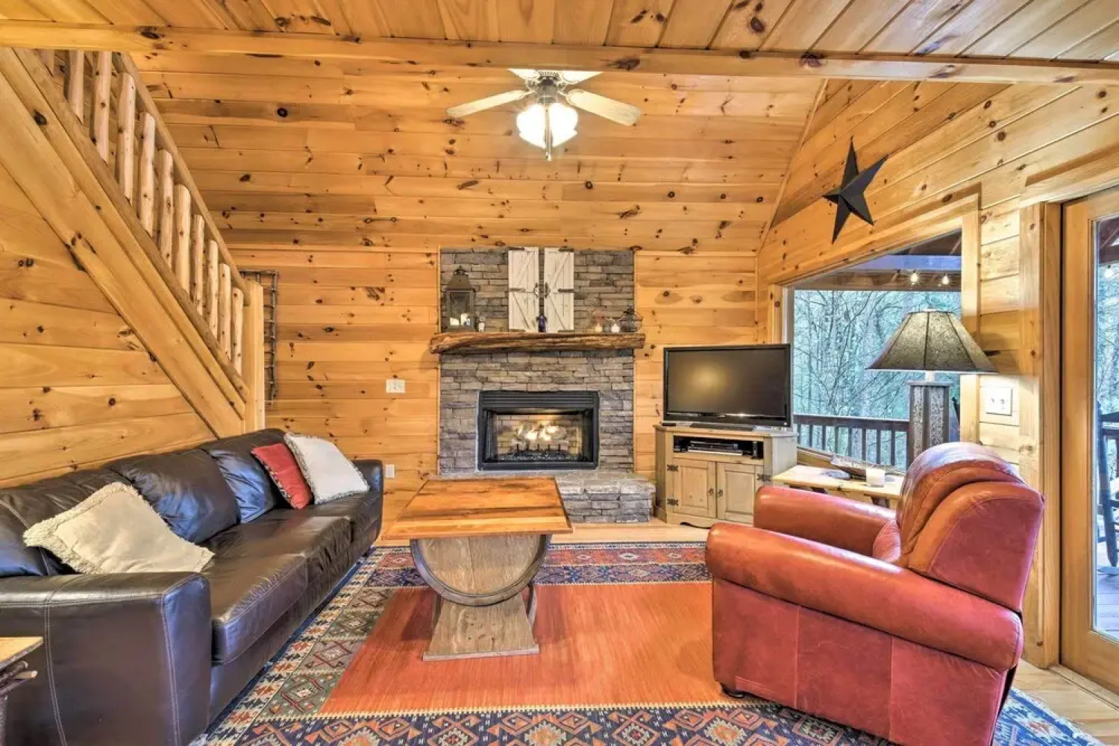'long Pine Ridge' Cabin w/ Luxury Amenities!