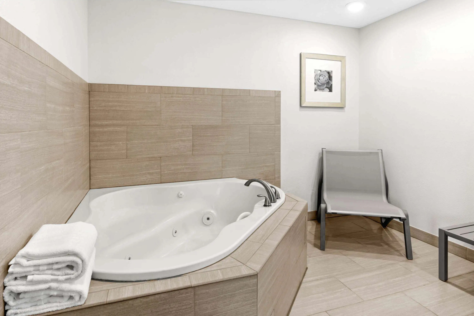 La Quinta Inn & Suites by Wyndham Portland NW