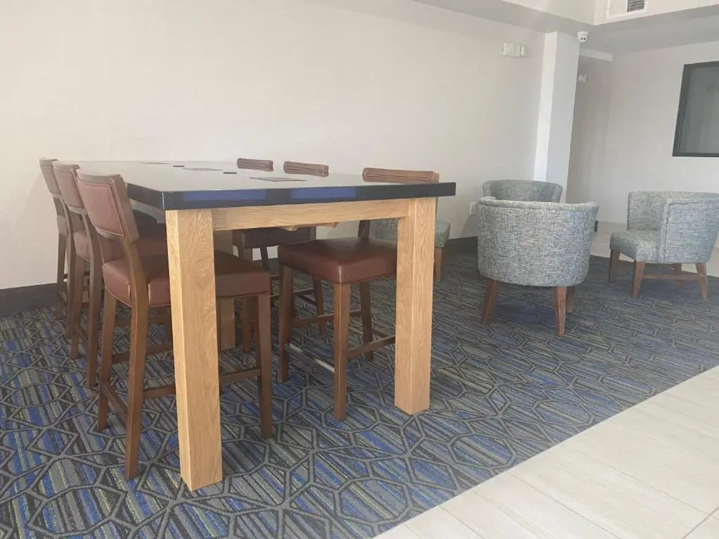 Holiday Inn Express & Suites Mountain View Silicon Valley by IHG