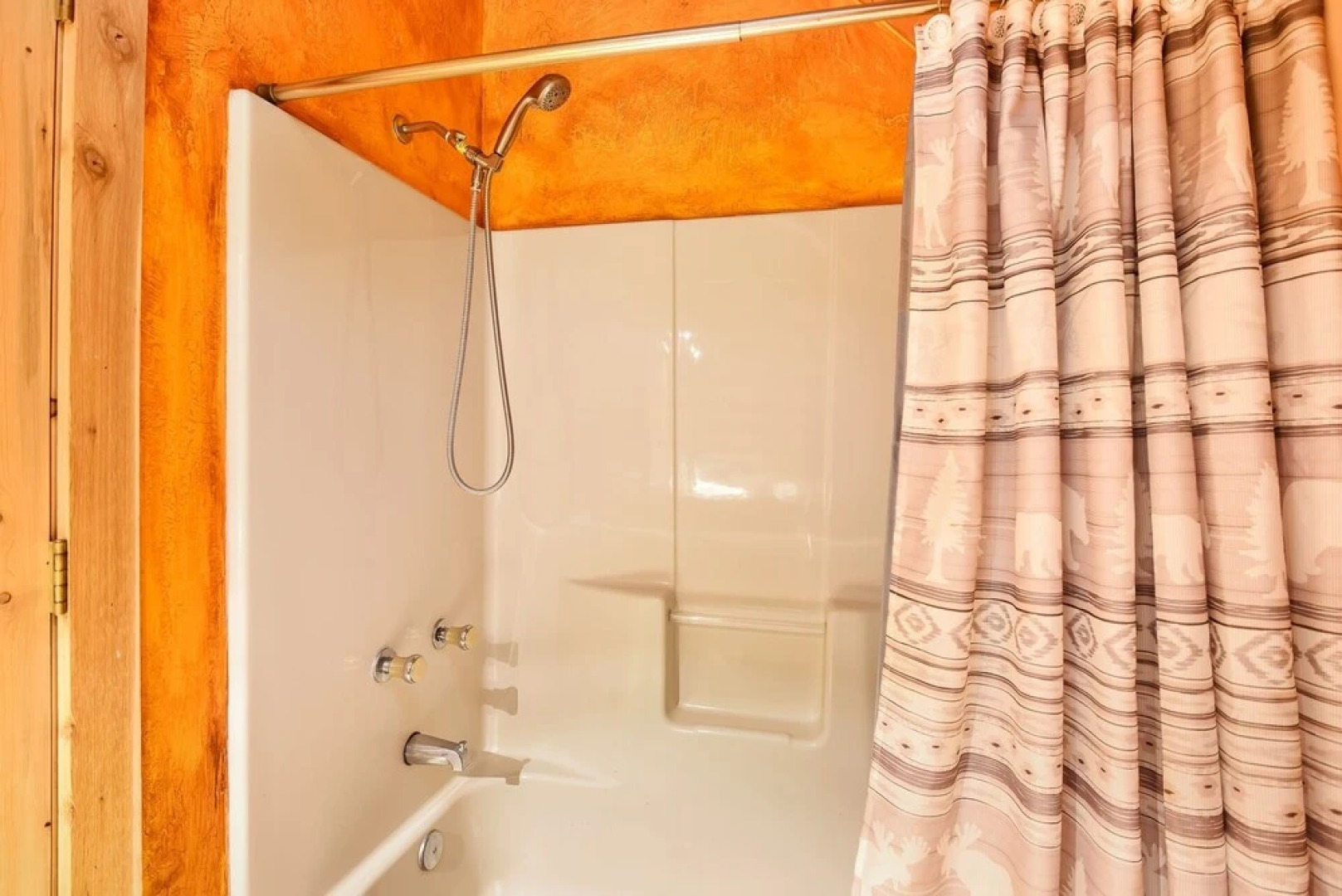 FlagRanch - 4 Br cabin by RedAwning