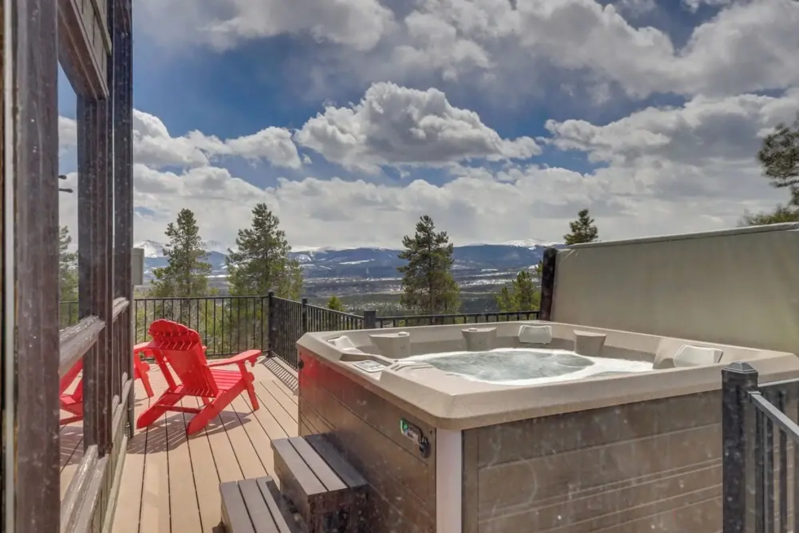 Panoramic Mountain-view Retreat w/ Hot Tub + Deck!