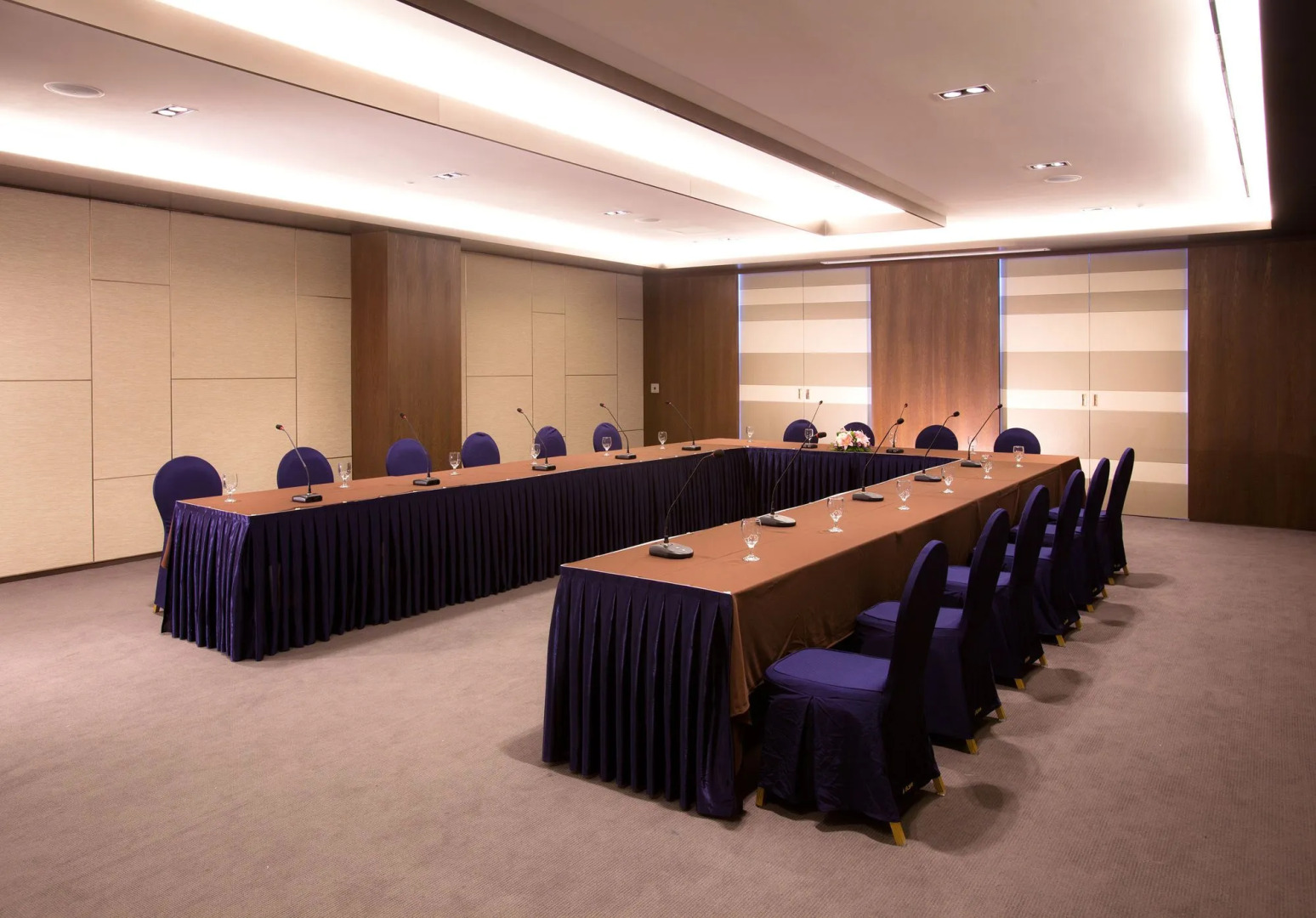 Hotel Hyundai by Lahan Ulsan