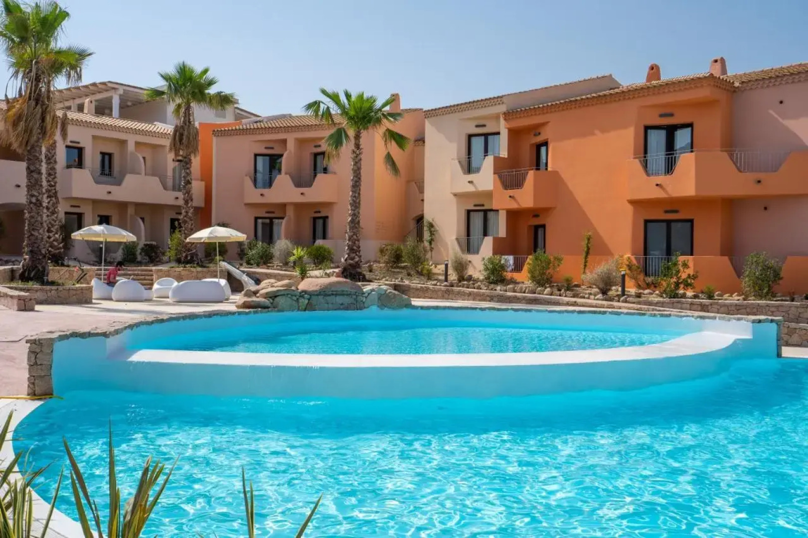 Отель Red Sun Village