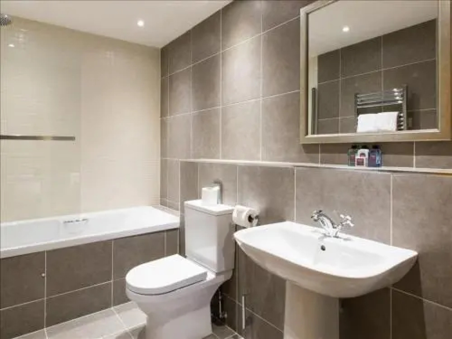 Cameron House Detached Lodge L120