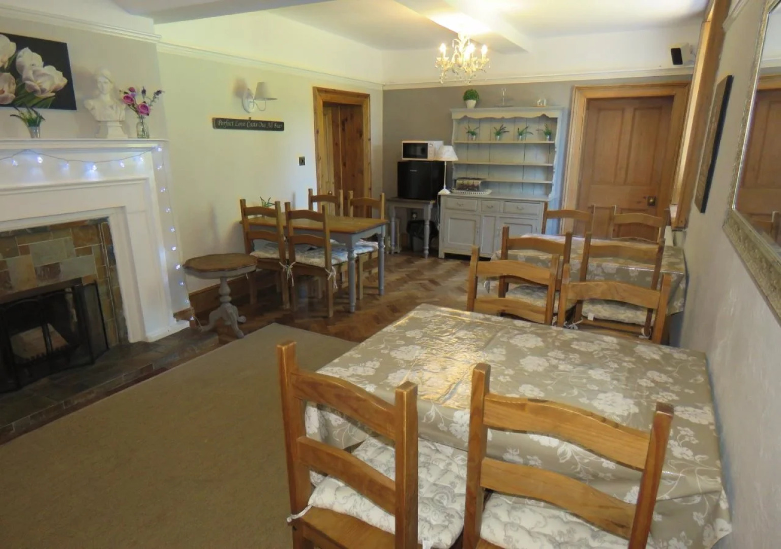 Little Mollington Hall