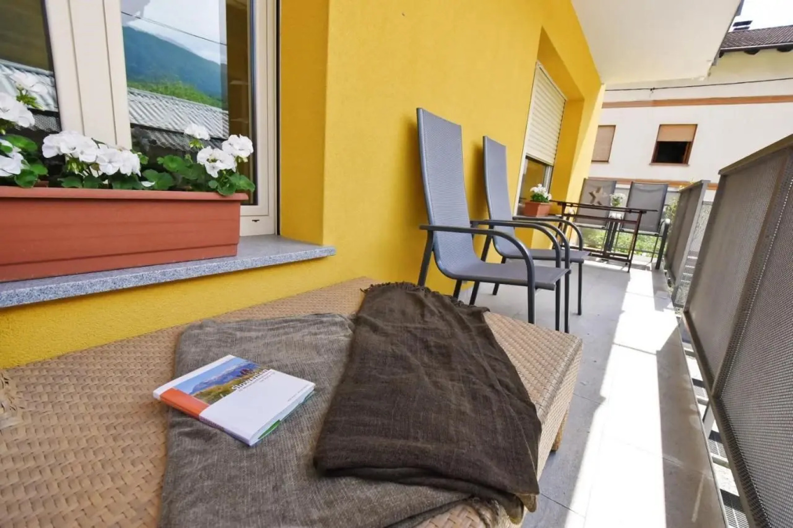 Apartment and Rooms HISA SONCA