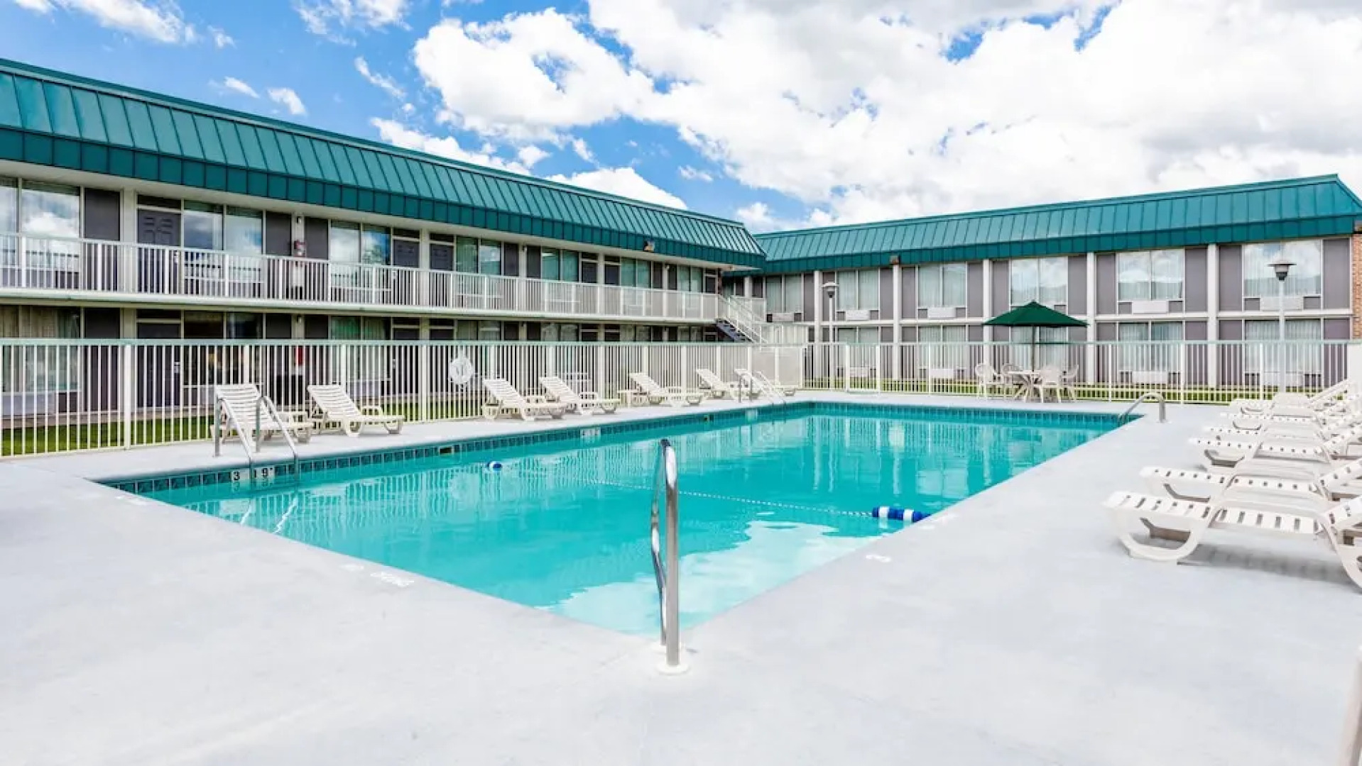 Best Western Dekalb Inn & Suites