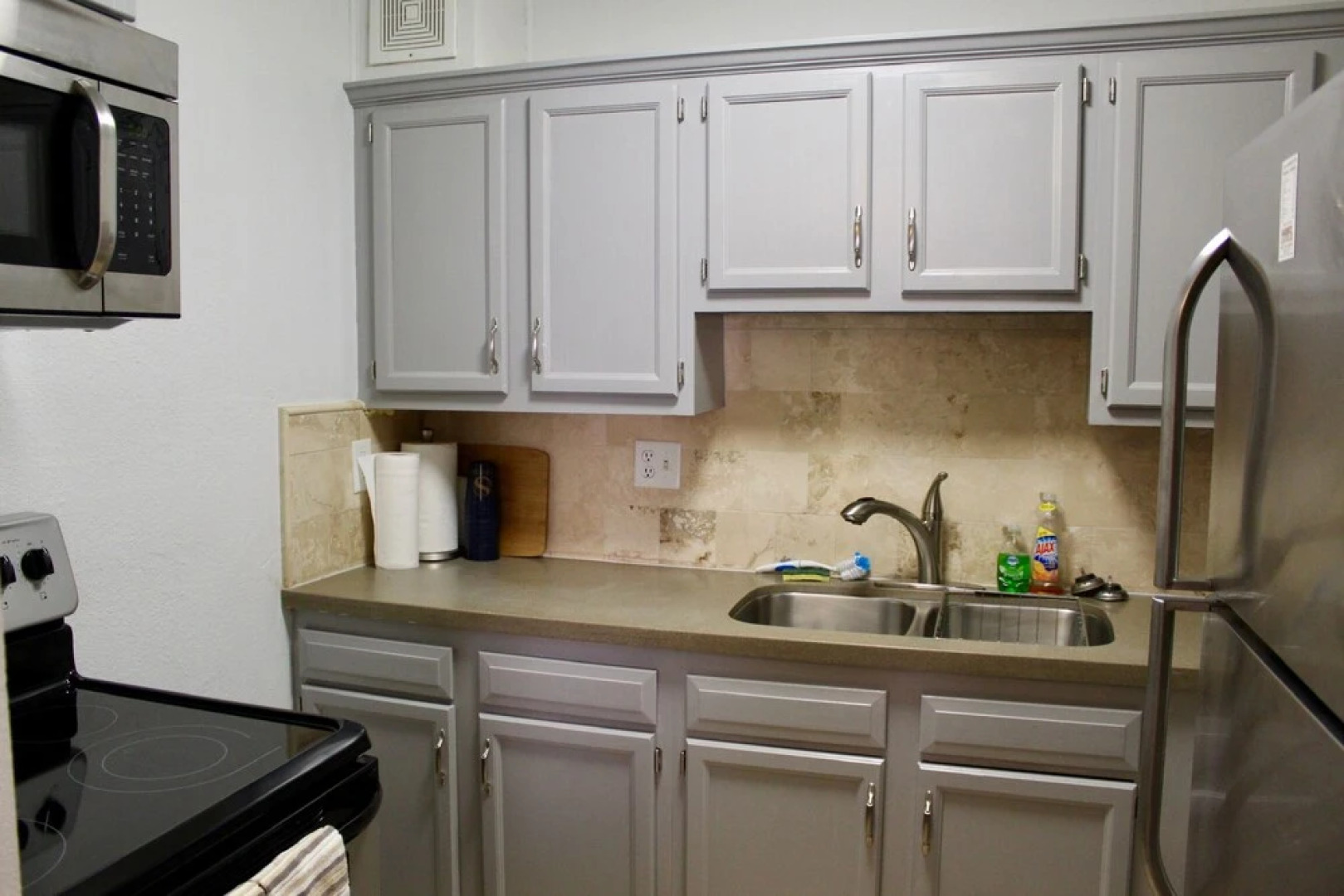 Excellent Location! On Campus Studio Sleeps 4