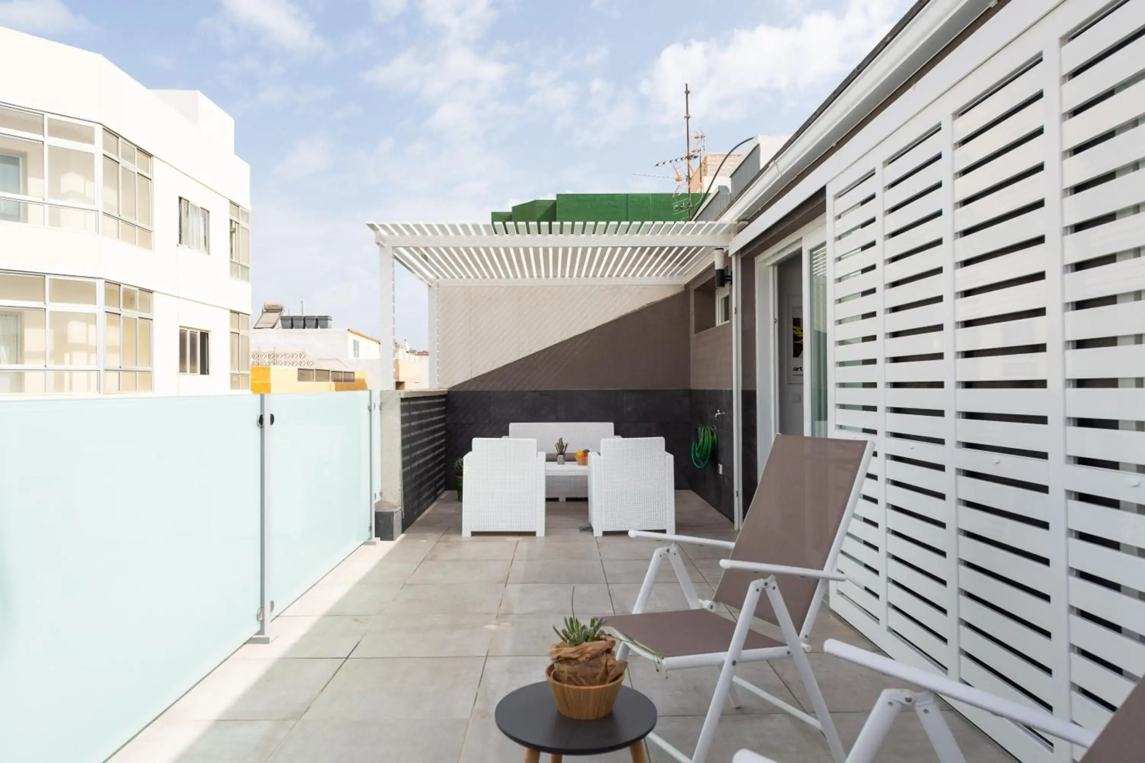 Durmiendo sobre el mar, Vivienda Los Riscos