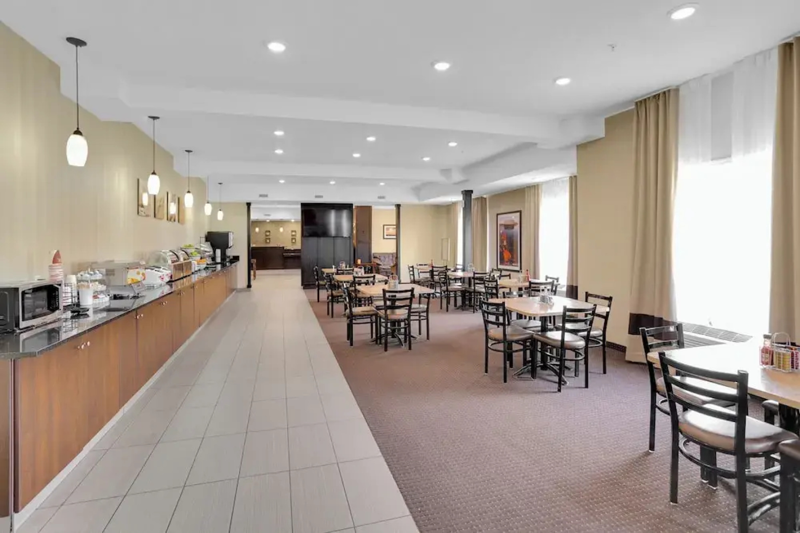 Duvernay Inn & Suites