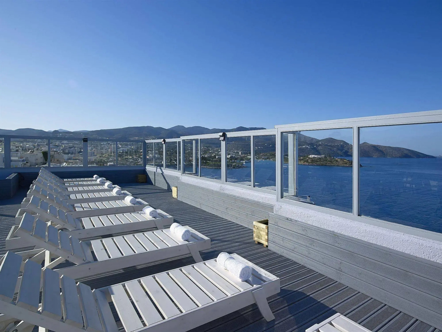 Отель Mistral Bay