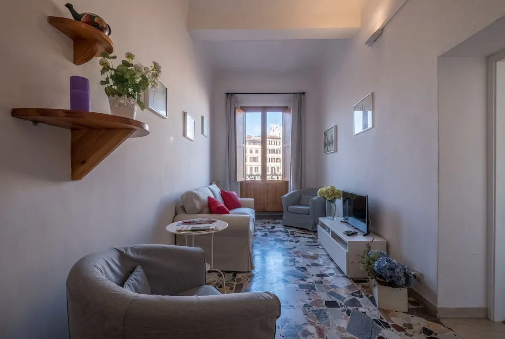 Santa Maria Novella Beautiful View for 6 - Three Bedroom Apartment, Sleeps 6