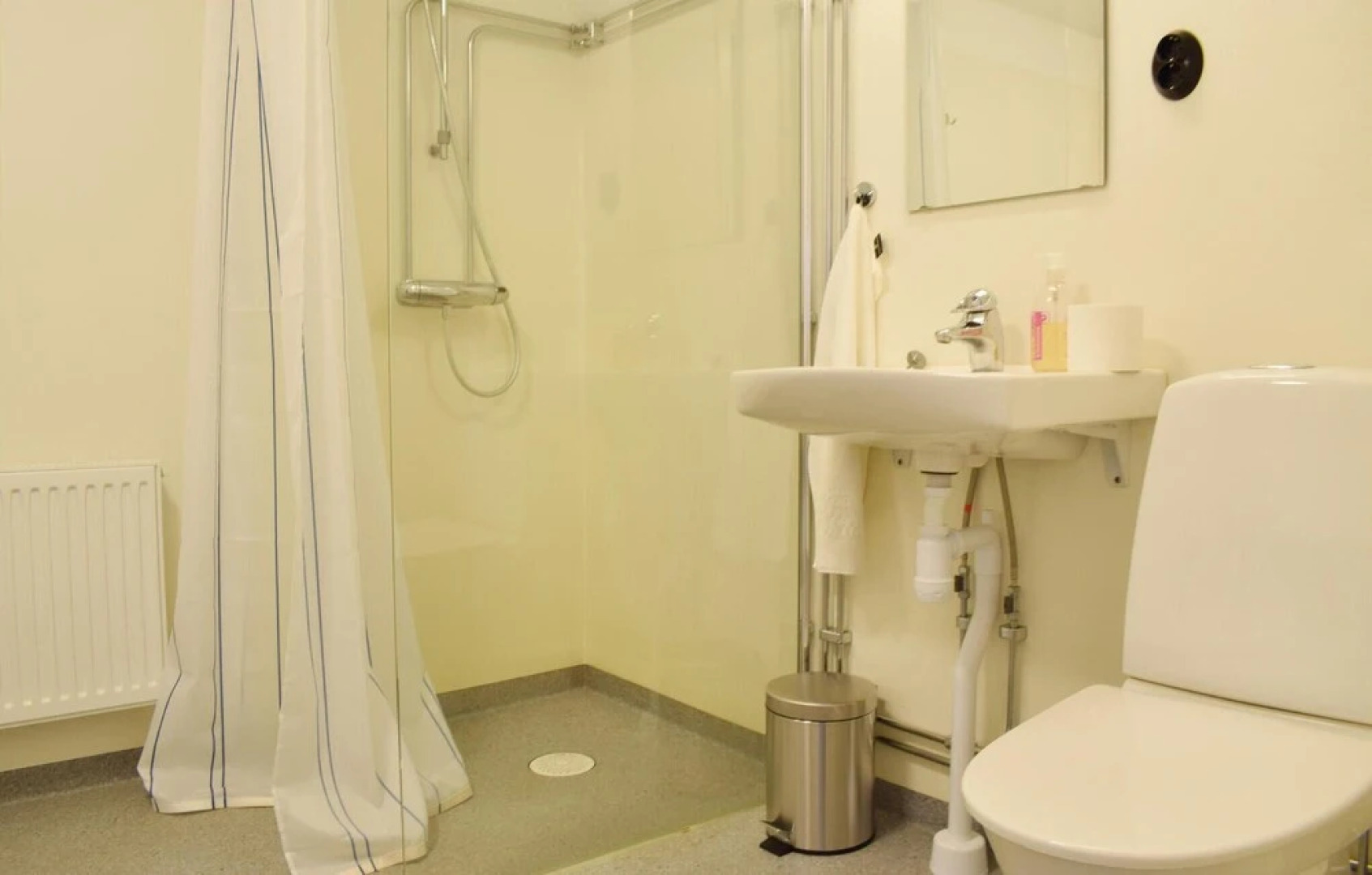 Awesome Home in Listerby With 4 Bedrooms and Wifi